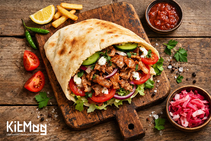 دونر کباب با دورچین سیب زمینی و فلفل و گوجه 