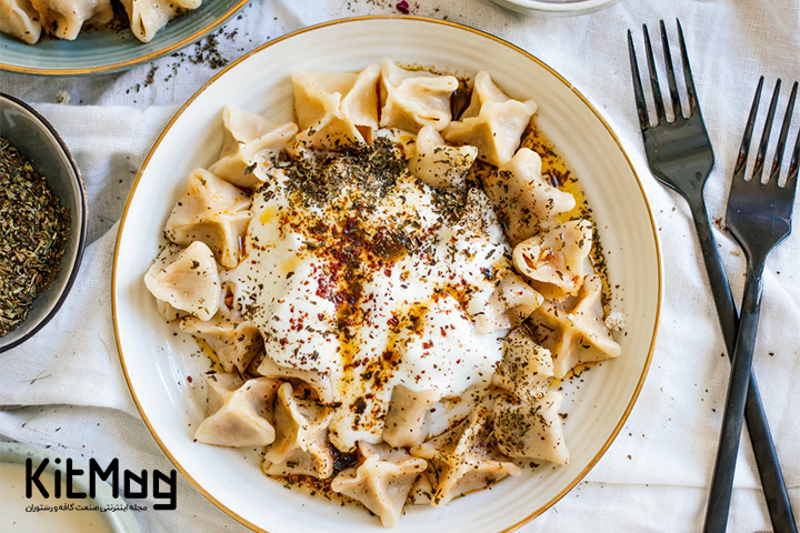 مانتی با سس ماست و روغن 