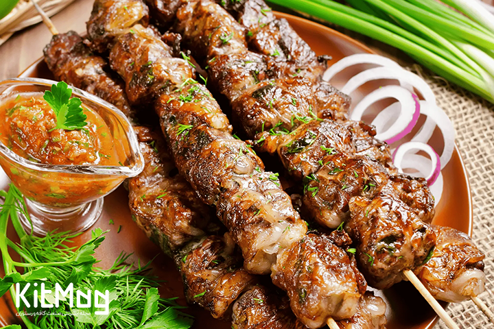 شیش کباب ترکی با سس و دورچین پیاز 