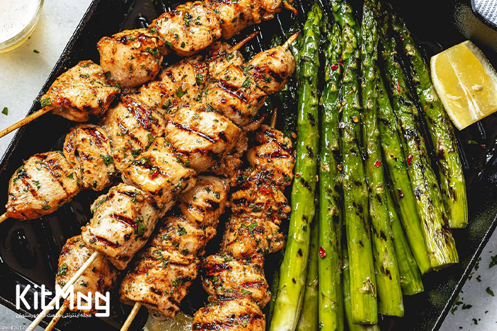 مرغ و آسپاراگوس گریل
