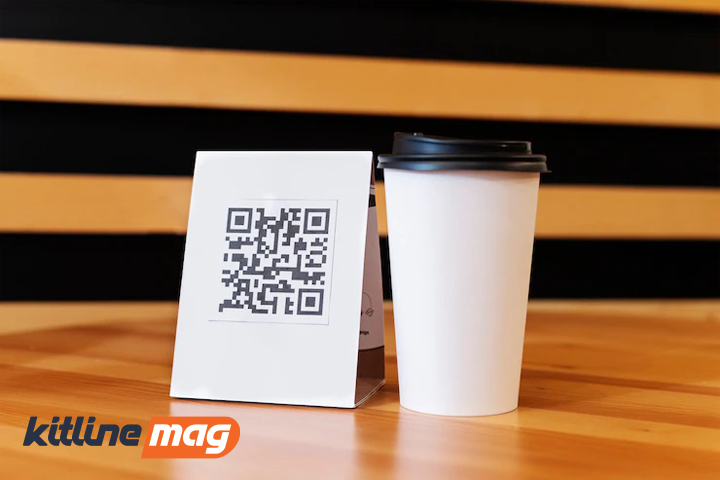 منو-کیو-آر-کد-در-کنار-ماگ-قهوه