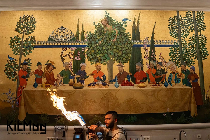سرو و پذیرایی از میهمانان در رستوران دیوان در مرکز خرید فرشته ۲۴ در منطقه ۱ تهران