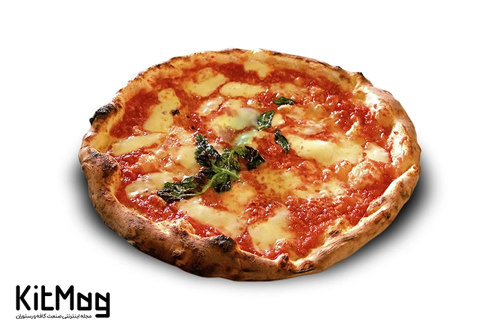 خمیر پیتزا ناپولیتن یا همان پیتزا ناپولیتن که روی آن با پنیر موزارلا تزئین شده است و پس زمینه آن سفید است