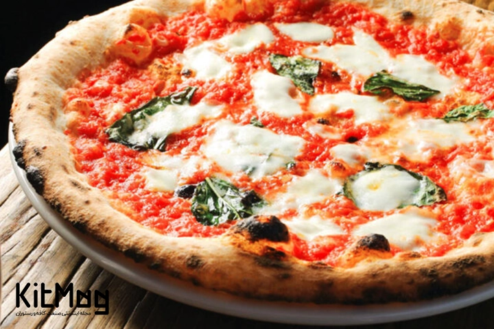 خمیر پیتزا ناپولیتن
یک عدد پیتزا ناپولیتن از نمای نزدیک