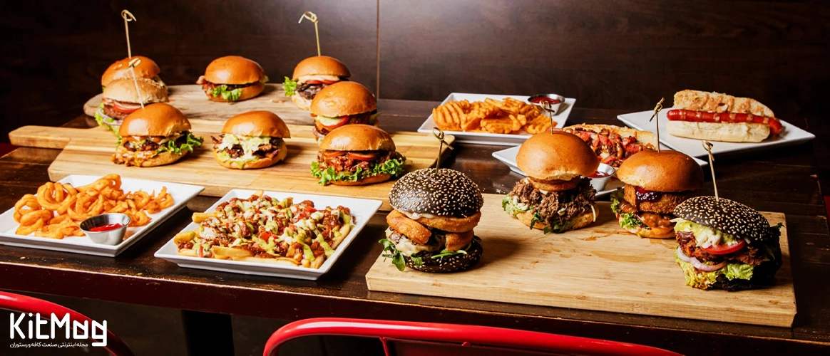 جلوگیری از خشک شدن برگر چند مدل برگر مختلف که در کنار هم روی میز رستوران قرار گرفته اند