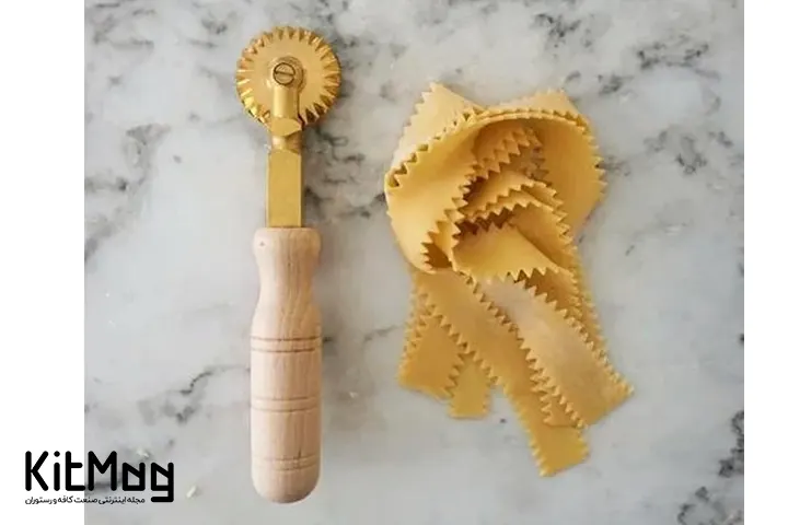 چرخ برش برای تهیه انواع پاستاها. کیت مگ.