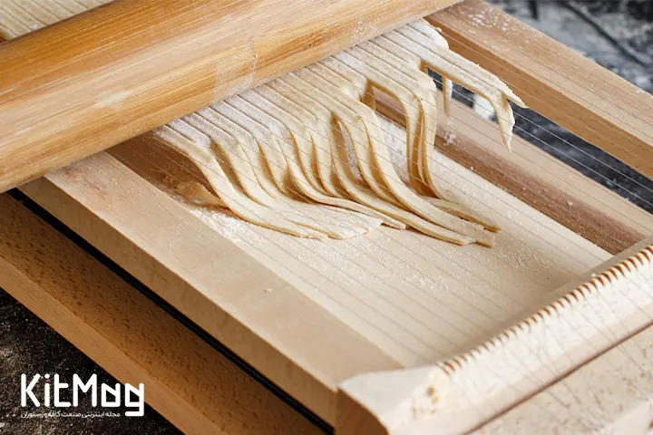 کیتارا که به ایتالیایی معنی گیتار می‌دهد. برای تهیه اسپاگتی و ماکارونی. کیت مگ