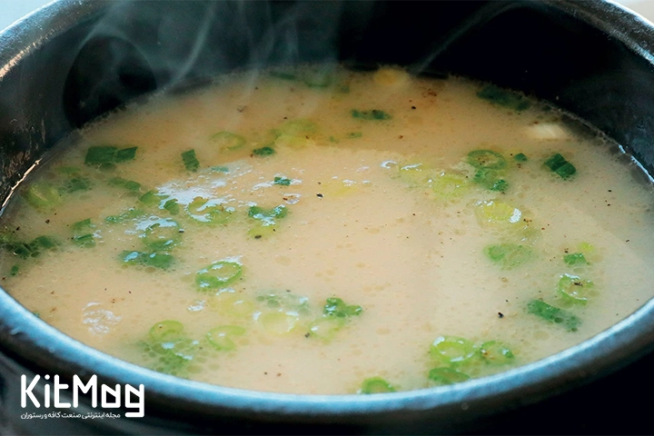 سوپ های شفافی که با آب گوشت تتهیه می شوند و فیلتر نشده هستند. شما می توانید بلافاصله بعد از پخت آنهارا سرو کنید.