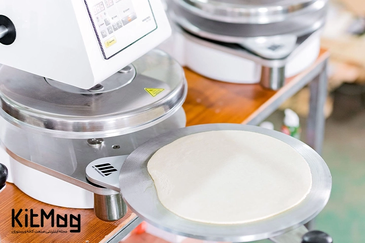 خمیر پهن کن پیتزا پرسی از نمای نزدیک