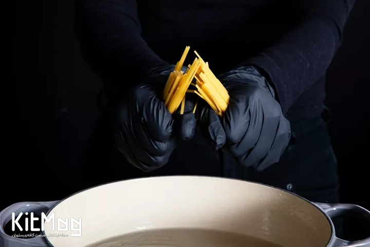 کیت مگ/ اشتباهات رایج پخت پاستا/۲. شکستن پاستای بلند