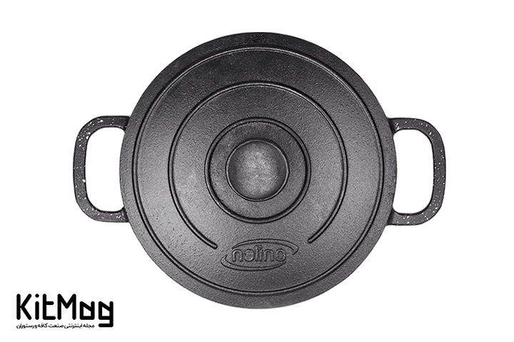 یک فابلمه چدنی برند نالینو که از نمای بالا از آن عکس گرفته شده است و پس زمینه آن سفید به رنگ عکاسی صنعتی می باشد