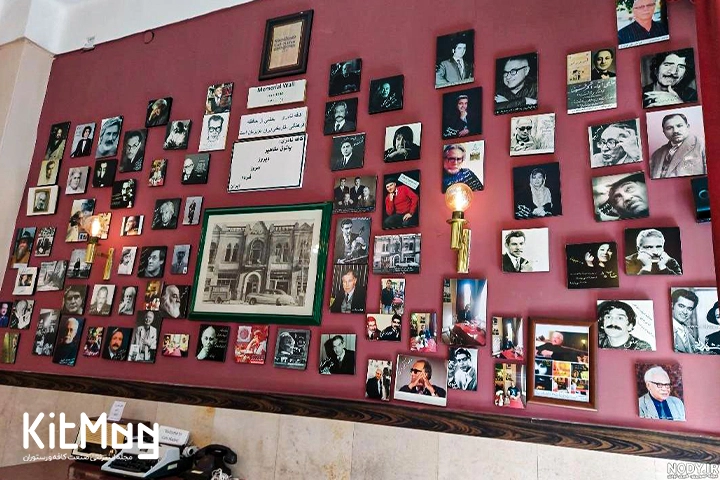 تبلویی بزرگ که در کافه نادری تهران قرار دارد و عکس های روی این تابلو حضور افراد برجسته در دوران مختلف را در این کافه نشان میدهد و یک تابلو که عکسی قدیمی از کافه نادری را به نمایش گذاشته است
