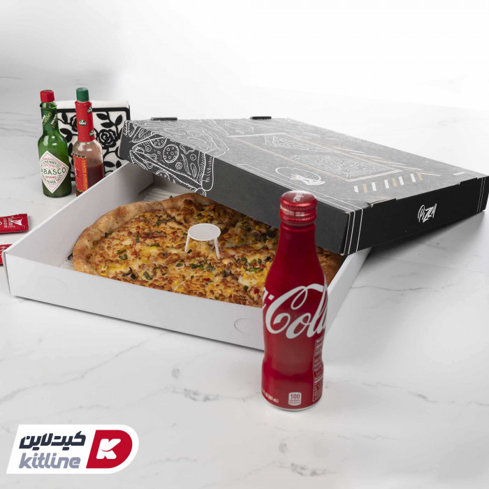پیتزا مخصوص در جعبه پیتزا کوچک طرح دار مشکی-01