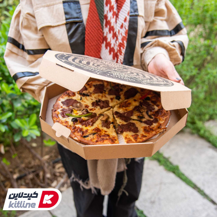 پیتزا سیر استیک در جعبه پیتزا هشت ضلعی