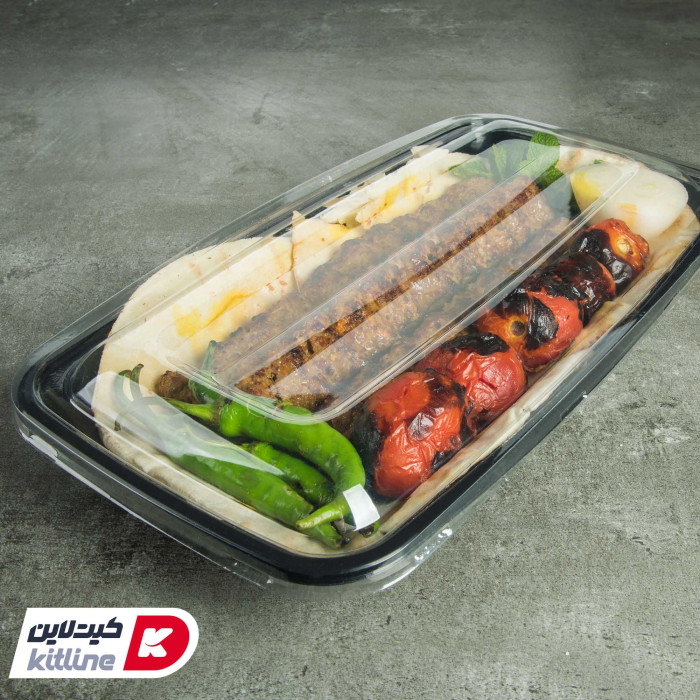 کباب کوبیده به همراه نان و گوجه و پیاز و ریحان داخل ظرف یکبار مصرف مشکی با درب مدل ۸۰۳-2