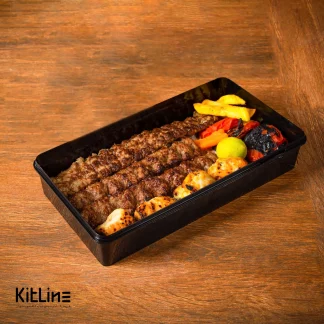 کباب کوبیده و جوجه کباب داخل ظرف غذای مشکی با درب شفاف مناسب مایکروویو