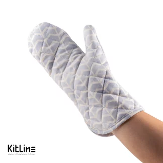 دستکش فر لایکو مدل نازیک یاسی جفتی در دست اشپز